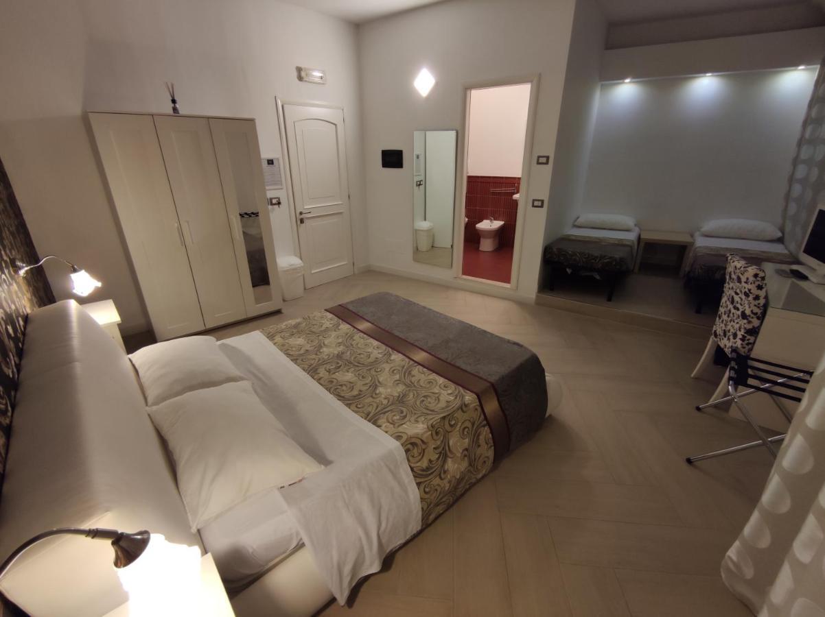 Sami Rooms - Teatro A 400 Mt - Ortigia A 1500 Mt - Syrakus Exterior foto