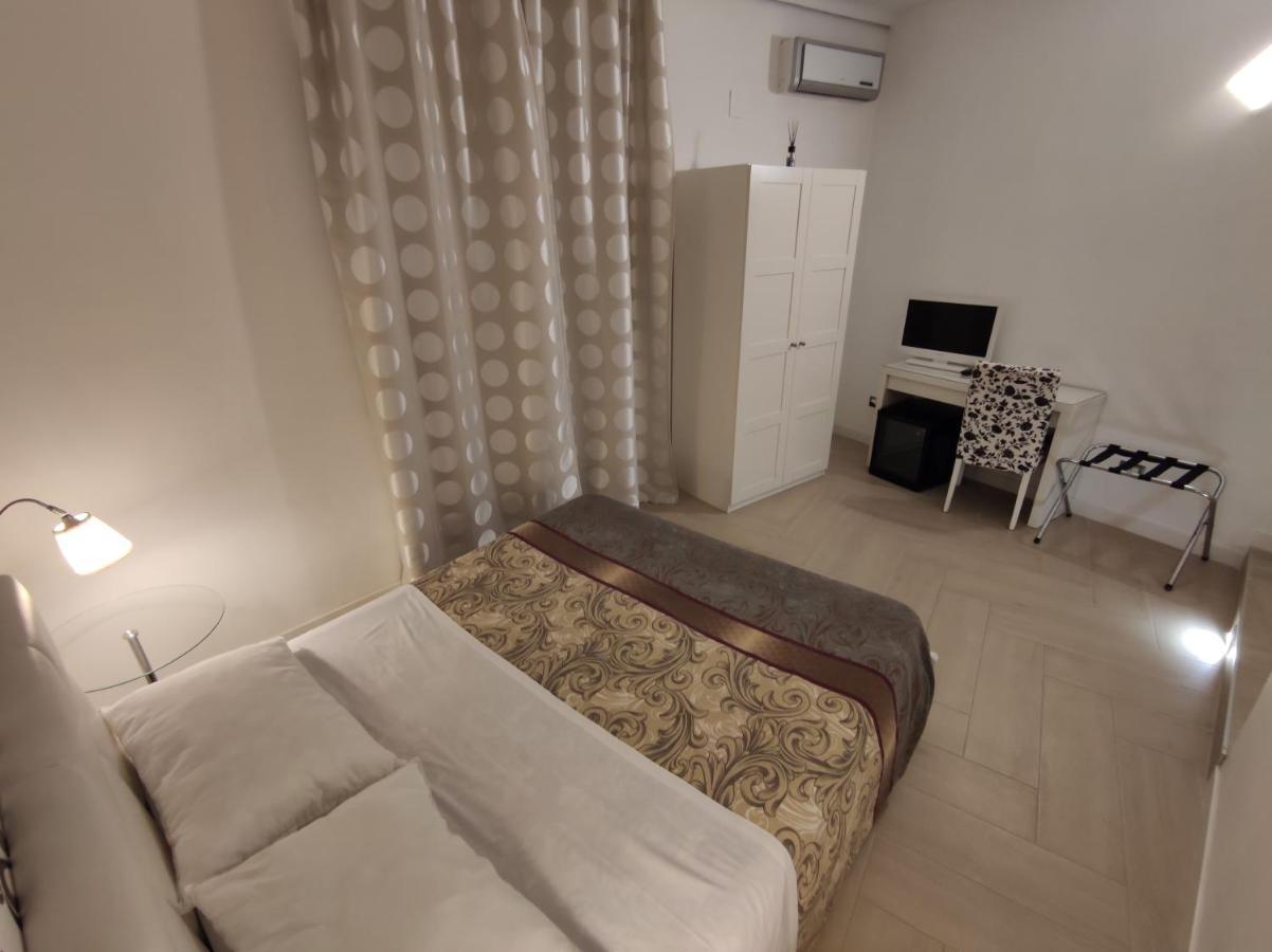 Sami Rooms - Teatro A 400 Mt - Ortigia A 1500 Mt - Syrakus Exterior foto