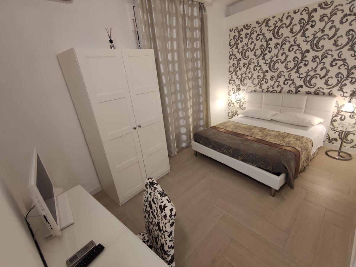 Sami Rooms - Teatro A 400 Mt - Ortigia A 1500 Mt - Syrakus Exterior foto