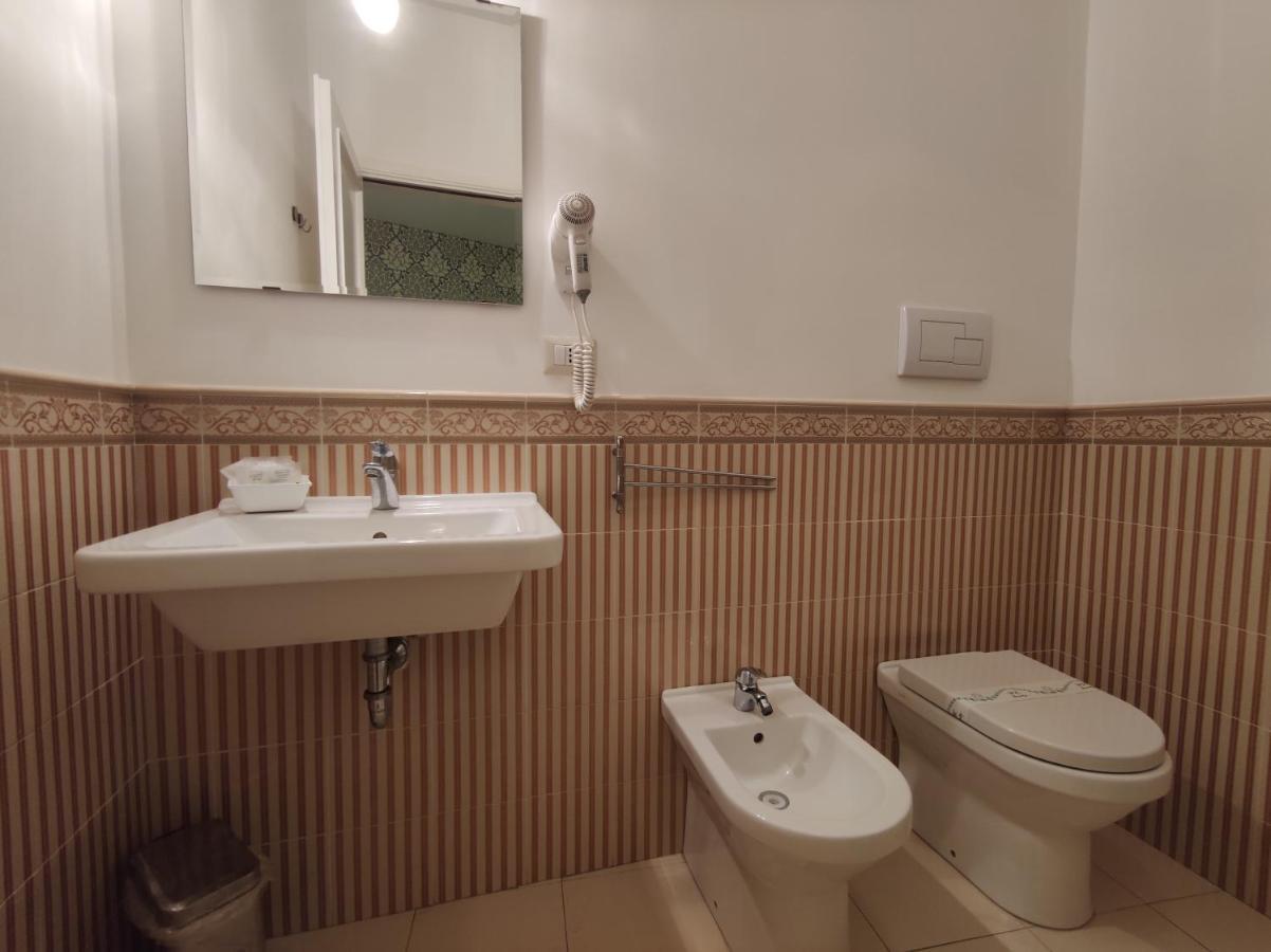 Sami Rooms - Teatro A 400 Mt - Ortigia A 1500 Mt - Syrakus Exterior foto