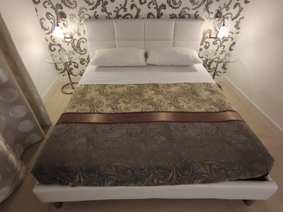 Sami Rooms - Teatro A 400 Mt - Ortigia A 1500 Mt - Syrakus Exterior foto